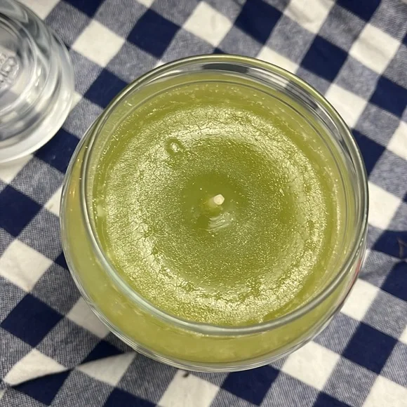 Yankee Candle Fiji Beach 22oz jar candle - Picture 3 of 5